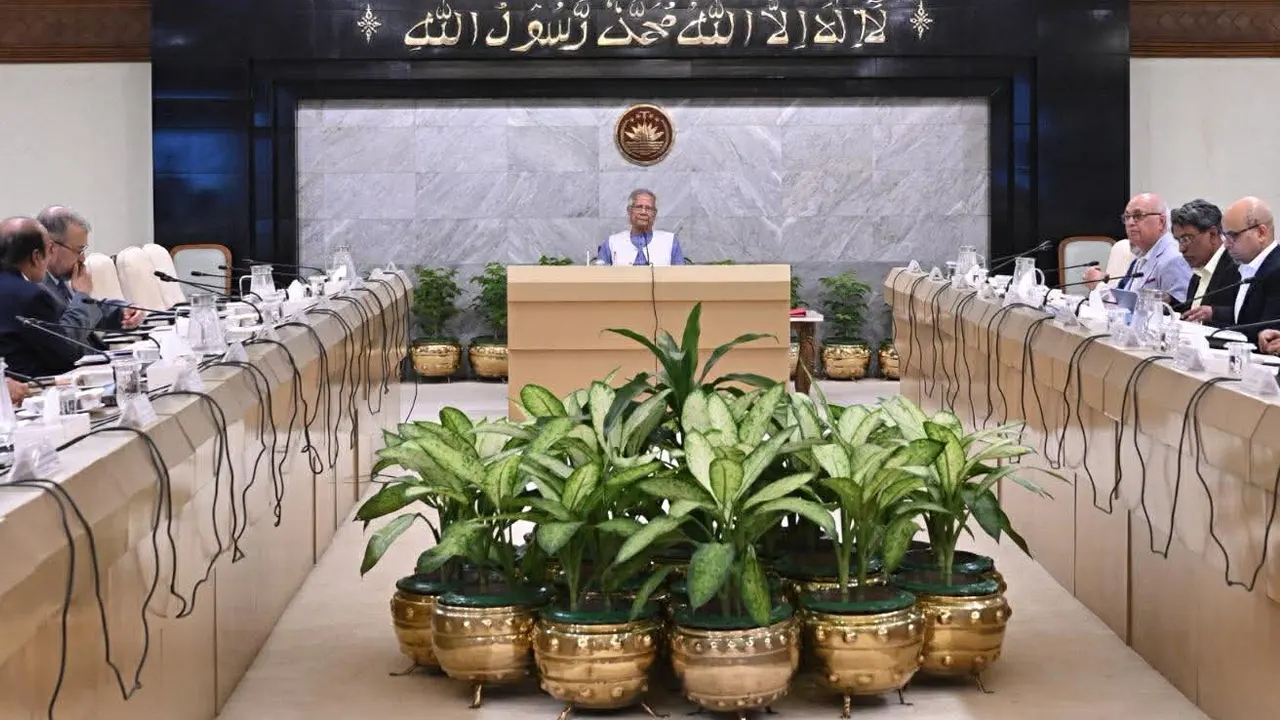 ভূমিকম্পের প্রস্তুতি নিয়ে জরুরি বৈঠকে প্রধান উপদেষ্টা